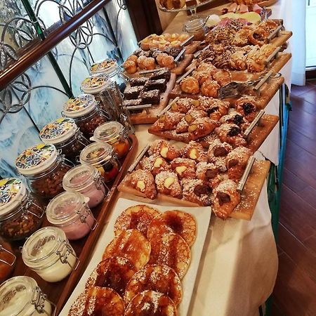 Hotel Petite Fleur 로카라소 외부 사진